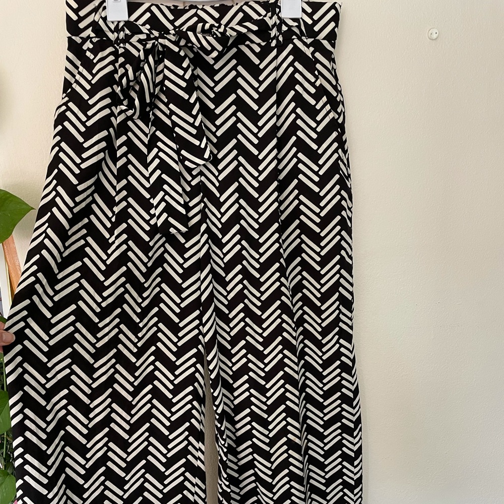 ZARA Black & White Culottes pants - Picture 4 of 4